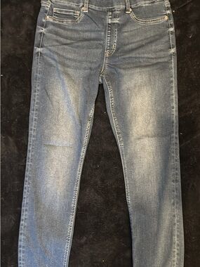 Classic Women's Skinny Jeans in Medium Blue Wash